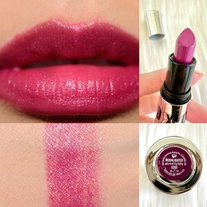 RARE BUXOM MOONLIGHTER